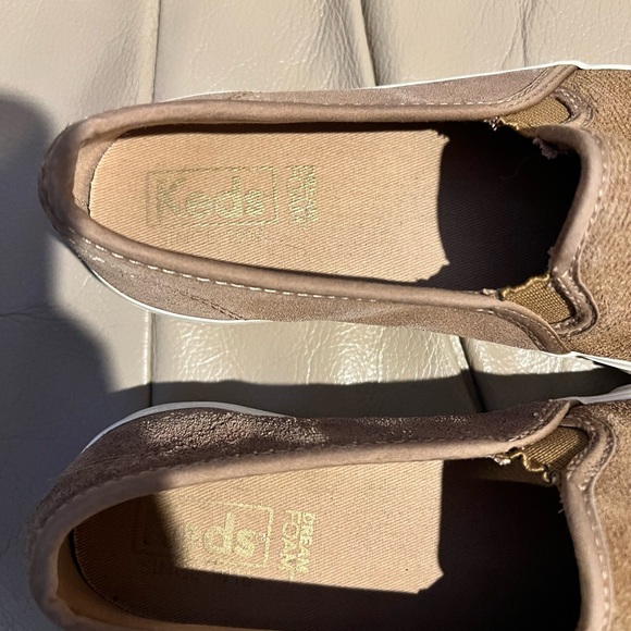 Keds camel colored slip on shoes - Picture 3 of 4